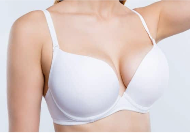 Fadenlifting für eine natürliche Brust-Hebung in Zürich